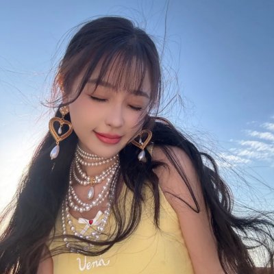 犹为离人照落花